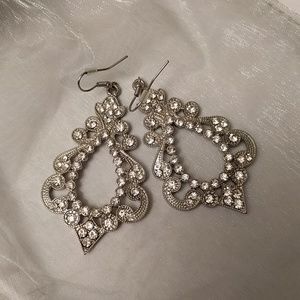 SALE 💜 Dangly Crystal Earrings