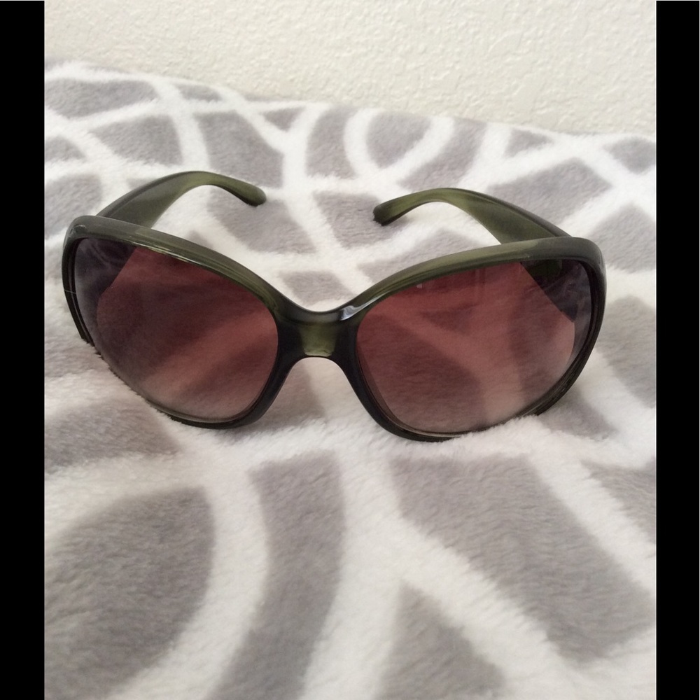 Dark Green frame Sunglasses Excellent Condition