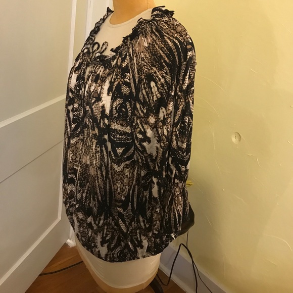 Plus size snake print top - Picture 4 of 8