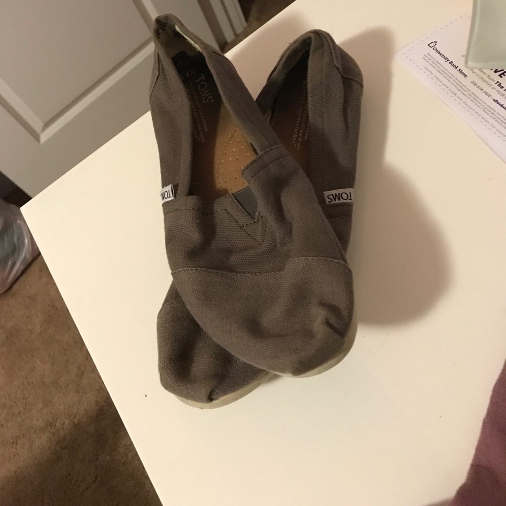 Woman's Grey Toms