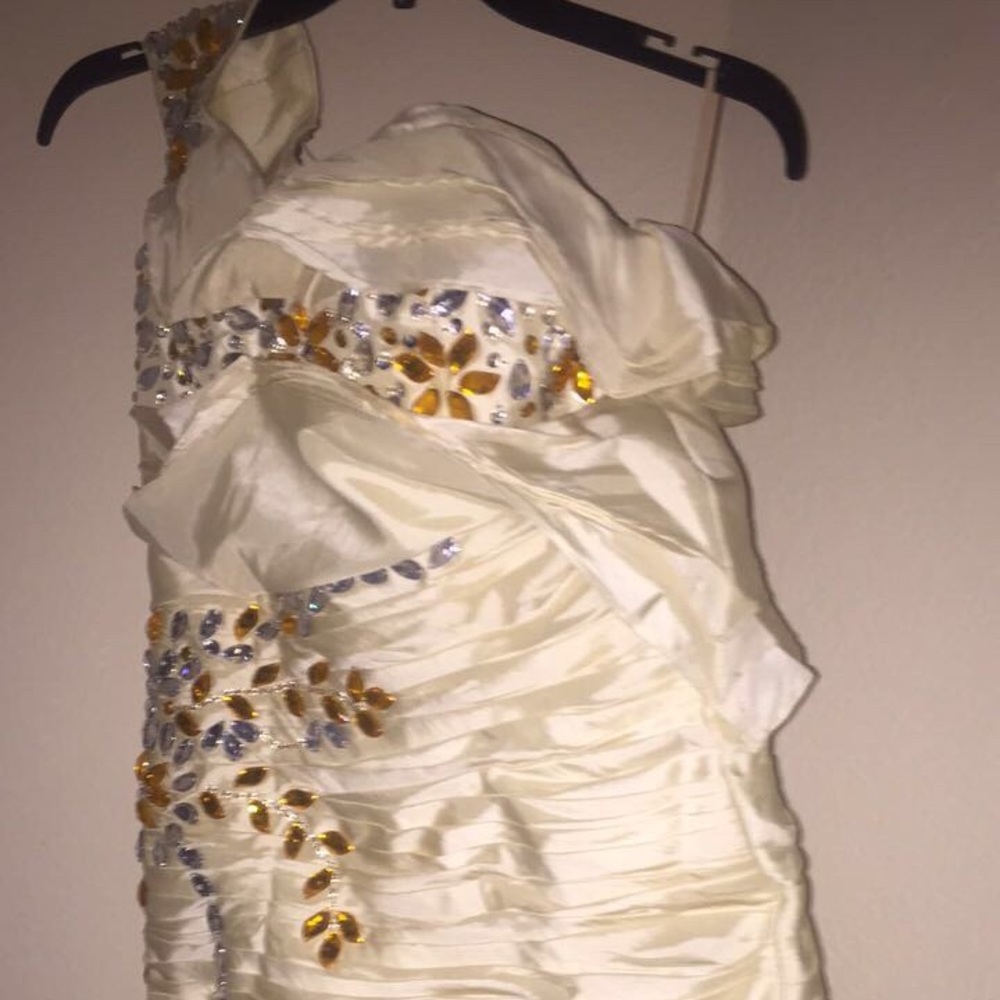 Cream short party dress - Picture 1 of 4