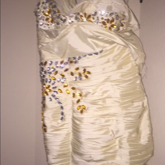 Cream short party dress - Picture 2 of 4