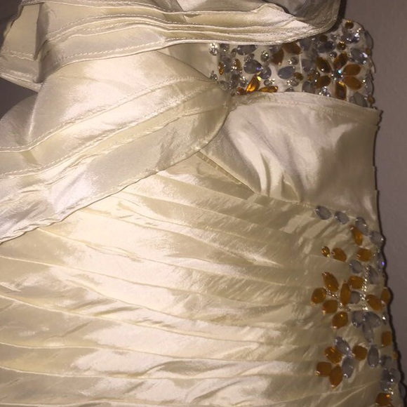 Cream short party dress - Picture 4 of 4