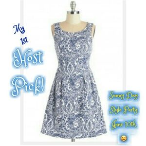 💕PRICE DROP!!💕🌻 HP! 🌻 Pretty Paisley Dress