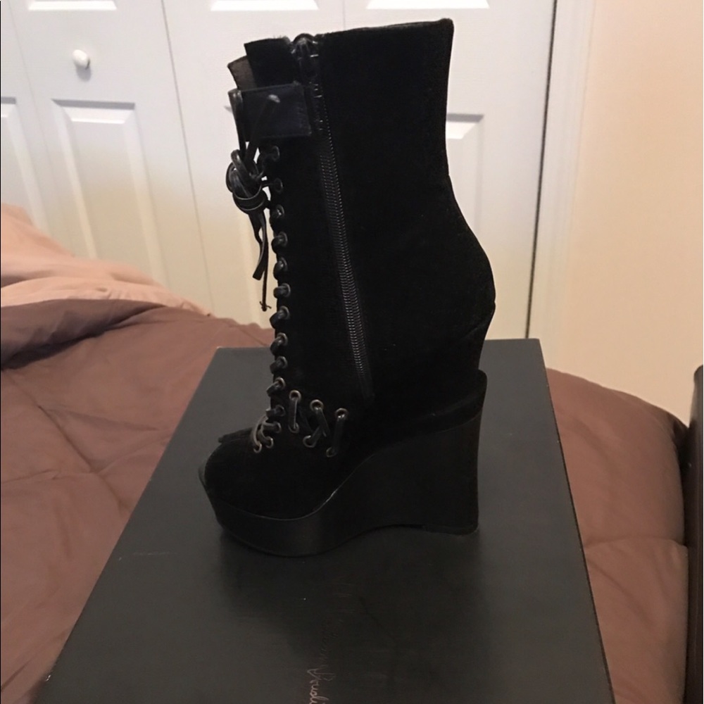 Shoes - Picture 2 of 4