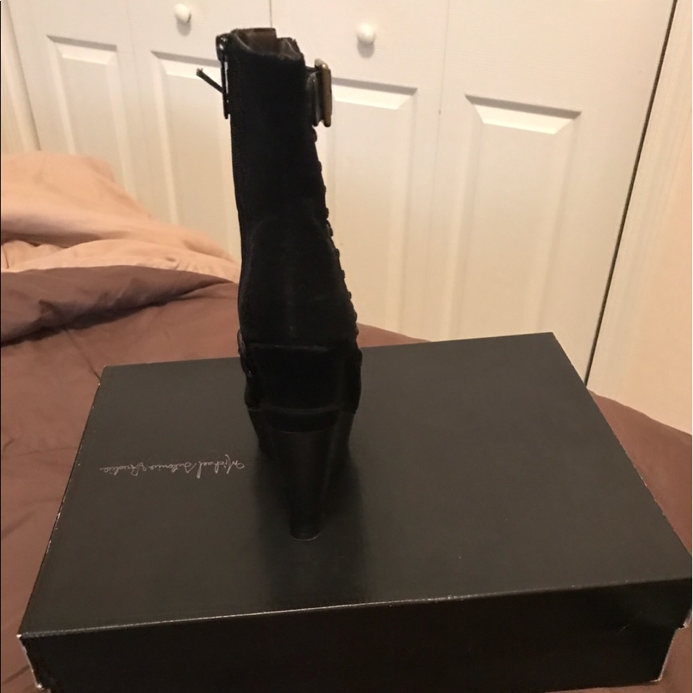 Shoes - Picture 4 of 4