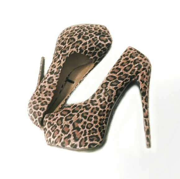 💋(❌SOLD!) Sexy Leopard Print Platform Stilettos - Picture 2 of 5