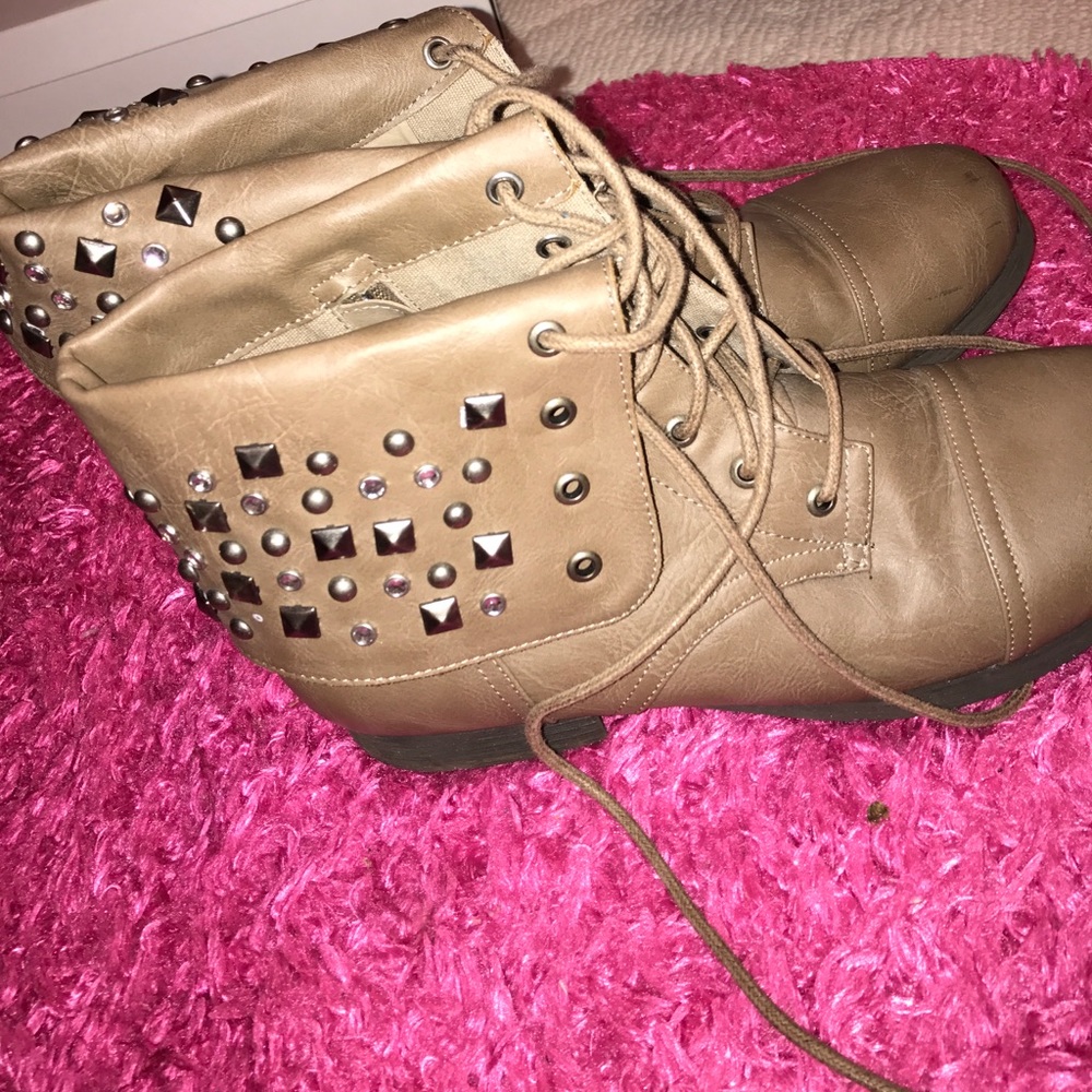 Combat boots