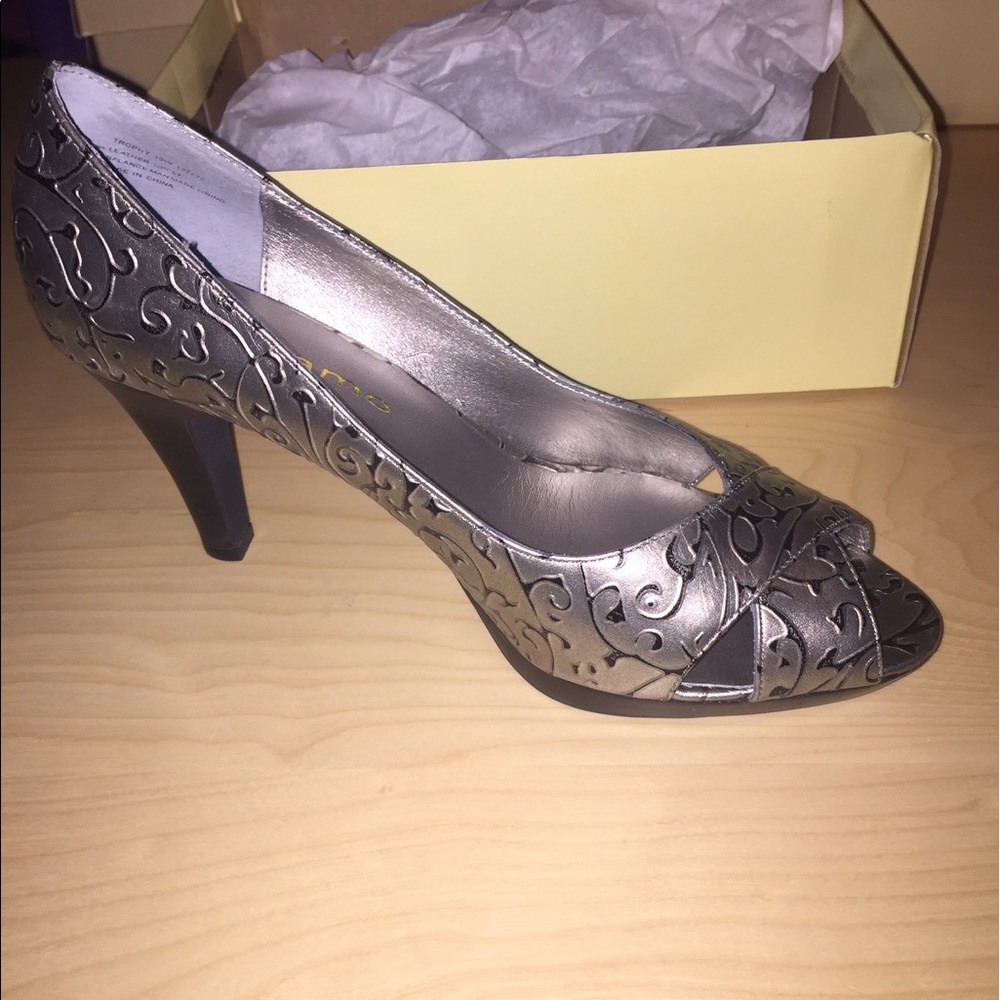 Brand new - Size 10W - Pewter pump-toe - Andiamo