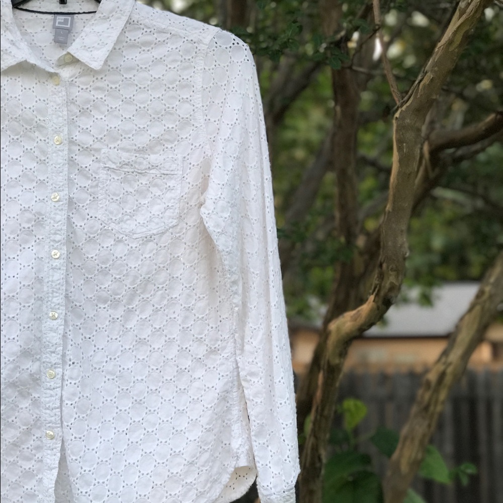 Patterned pop out design white button down size L