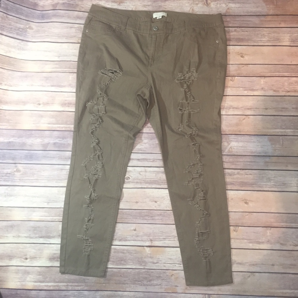 Forever21 Plus Distress Tan  Pant Size 18