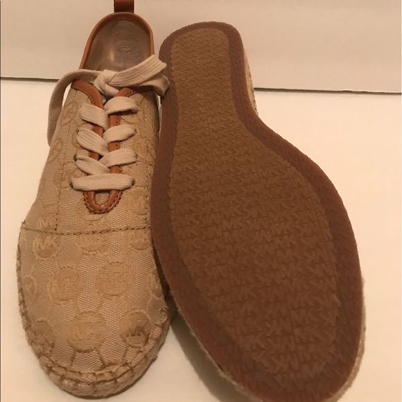 Michael Kors Natural Color Sneakers Sz 8 - Picture 2 of 4