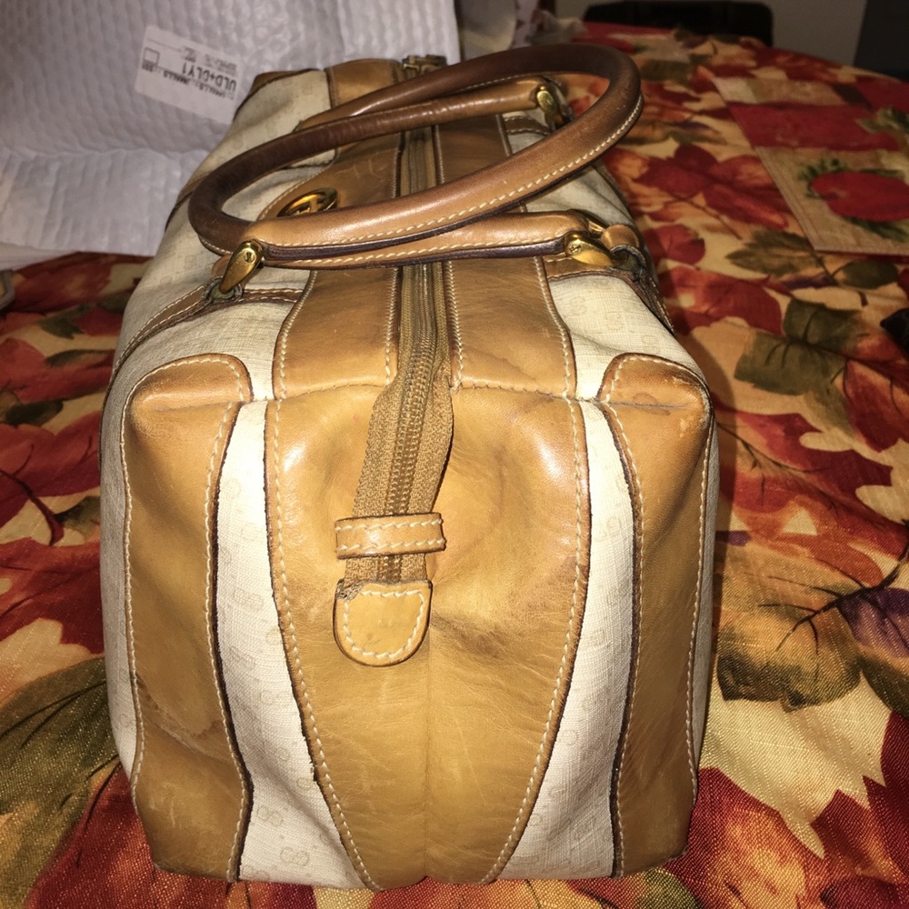 SOLD Authentic Vintage Gucci Bag - Picture 4 of 7