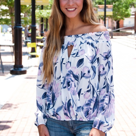 🙌SALE🙌Small Lilac floral off Shoulder top - Picture 2 of 7