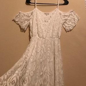 White lace shoulder-less dress