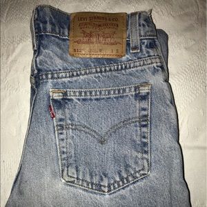 Vintage 512 Levi jeans!! High waisted!! Slim fit!!