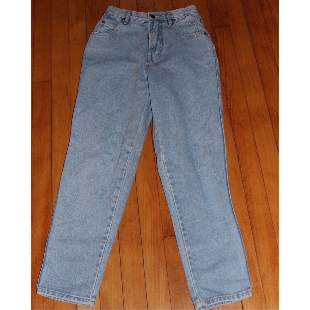 Light wash mom jeans