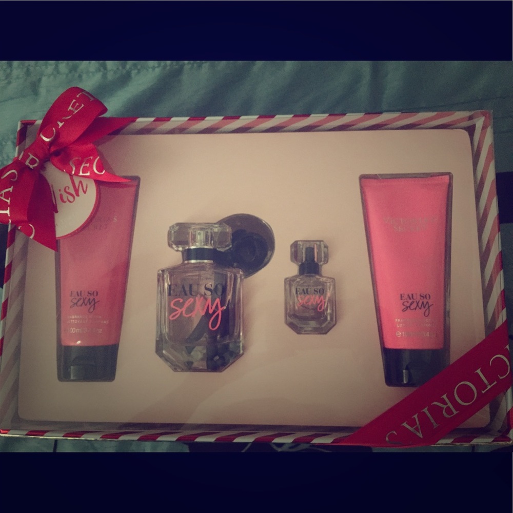 Victoria Secret " Eau So Sexy " perfume set
