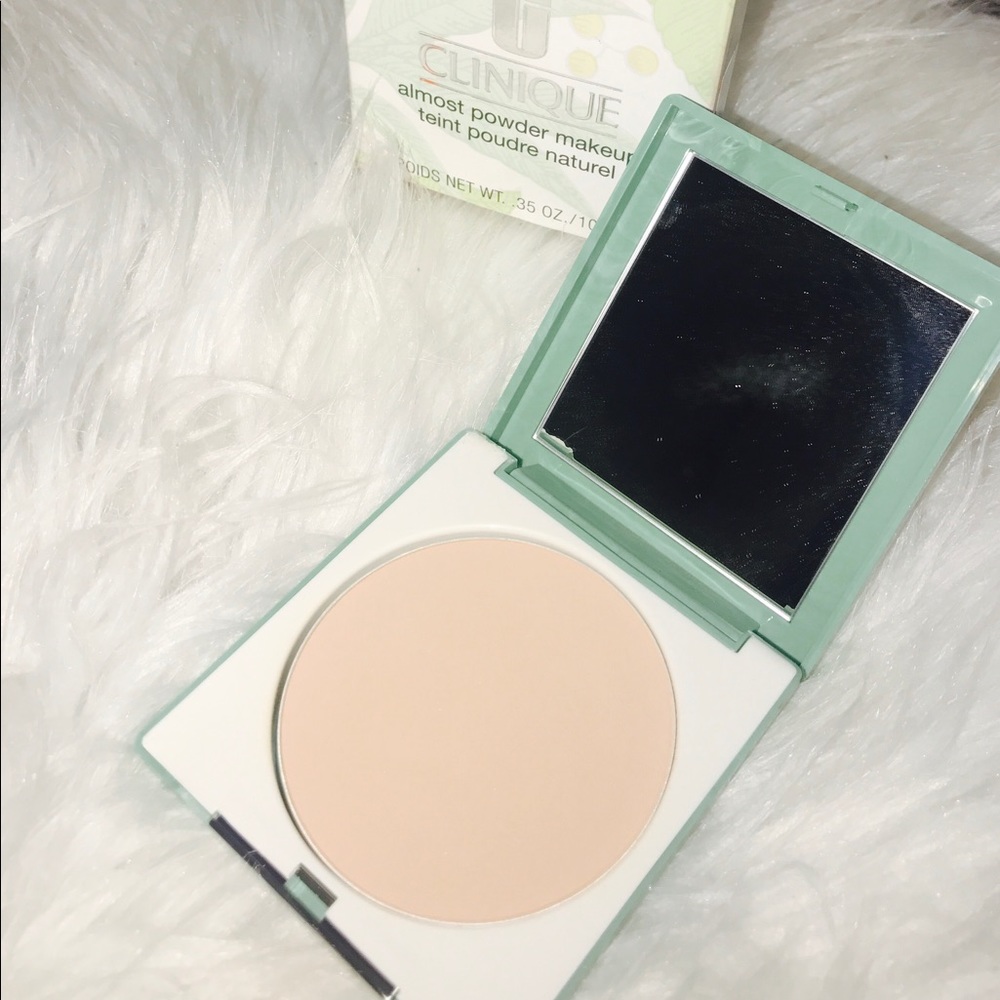 ❌SOLD❌ Clinique almost powder makeup