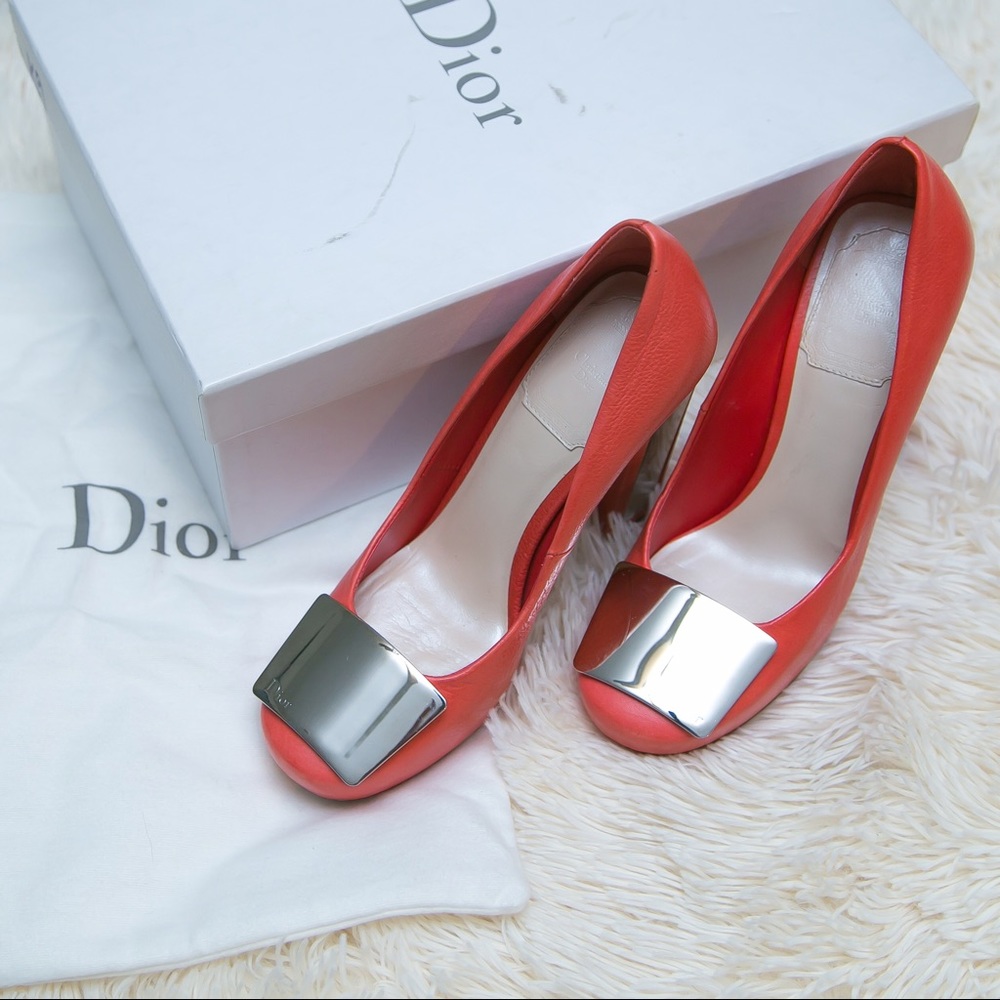 Dior 61 Hyacinth Pump
