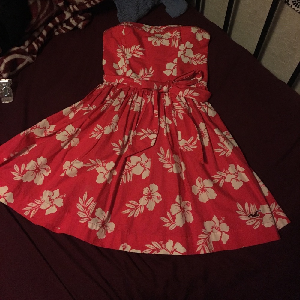 A Cute peachy/pink summery dress