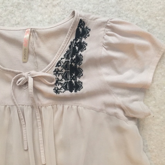 elegant cream blouse - Picture 3 of 3