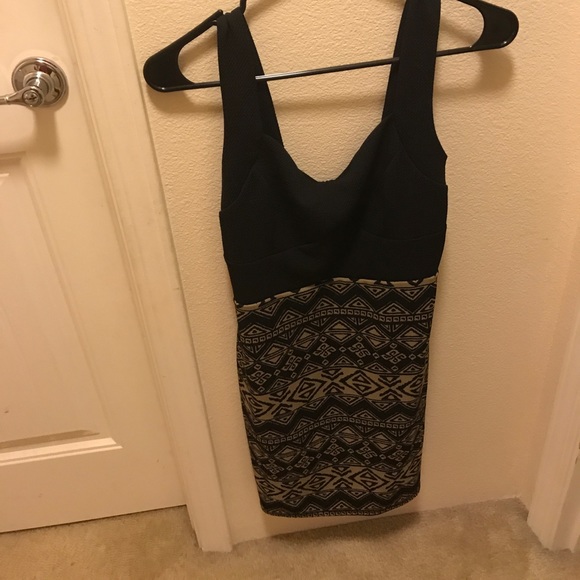 Short party dress w/tribal design - Picture 1 of 3