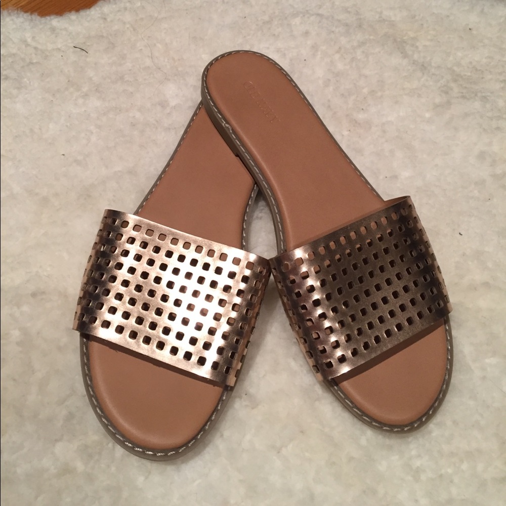 🌷Reduced! Rose Gold Slides *NWOT*