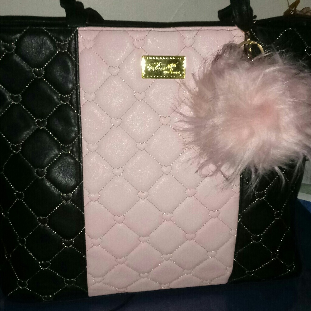 ISO....Betsey Wallet