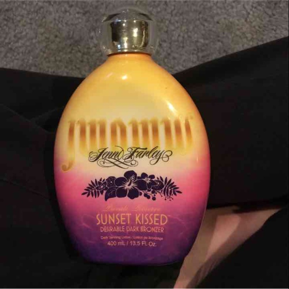 Jwoww Sunset Kissed tanning lotion