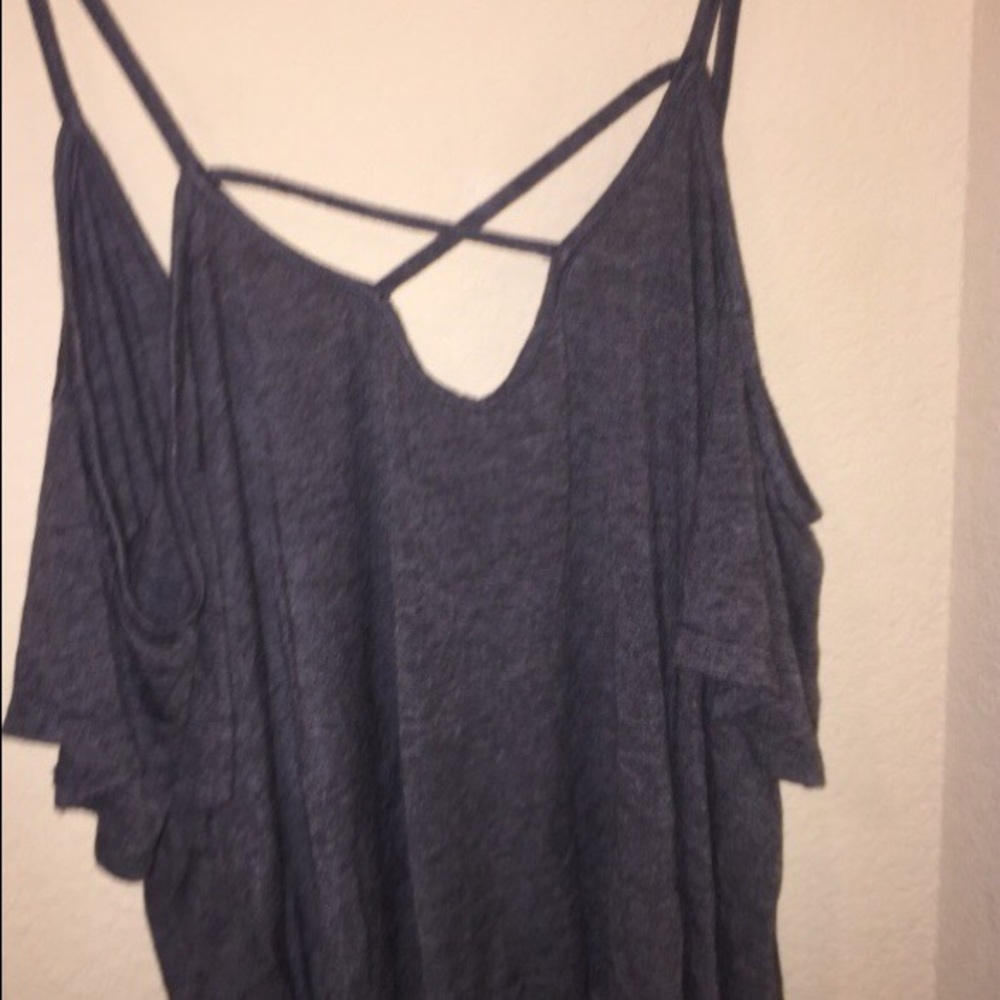 grey no shoulder shirt