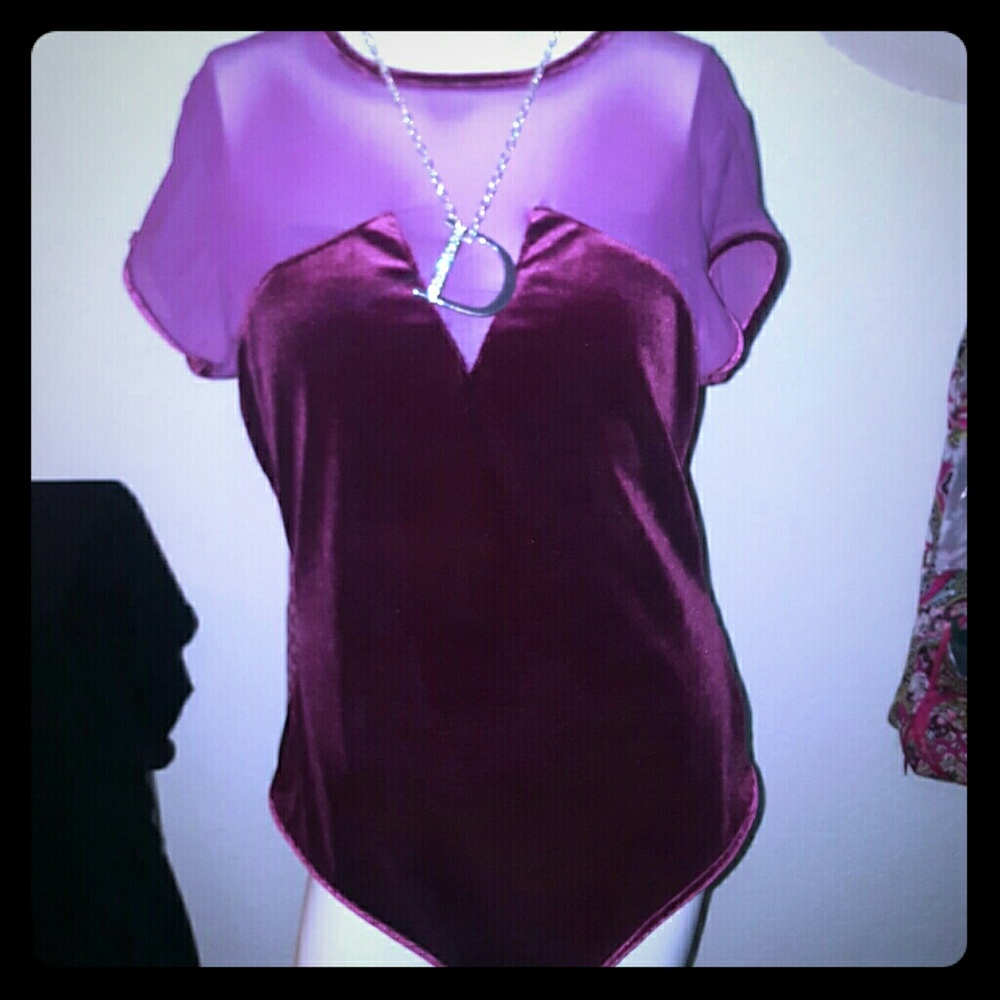 🍒 GUESS Velvet Bodysuit - Picture 2 of 3