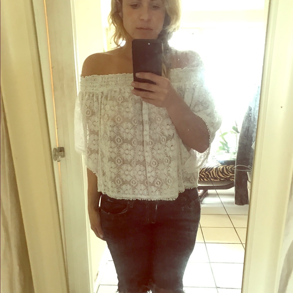Abercrombie & Fitch White Lace Off-Shoulder Small
