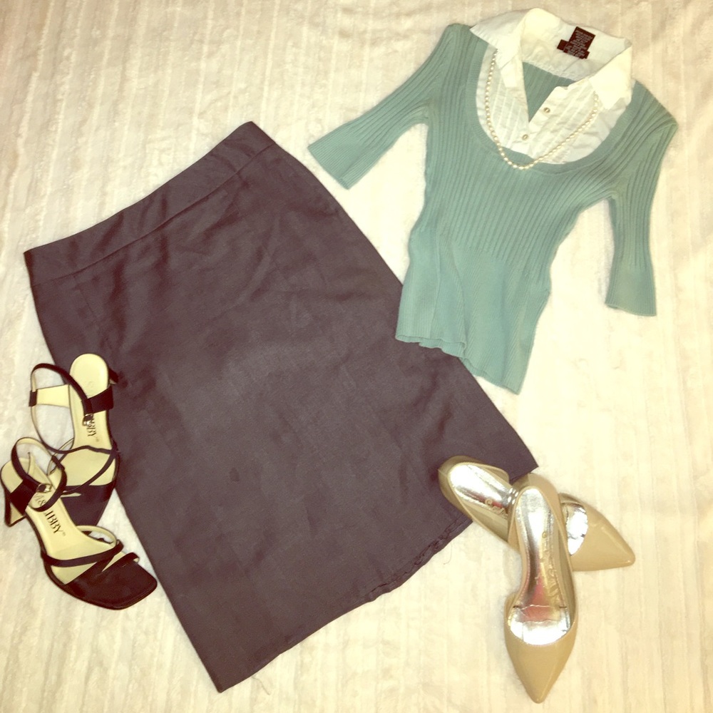 😍Grey Pencil Skirt  *Ann Taylor Style*😍