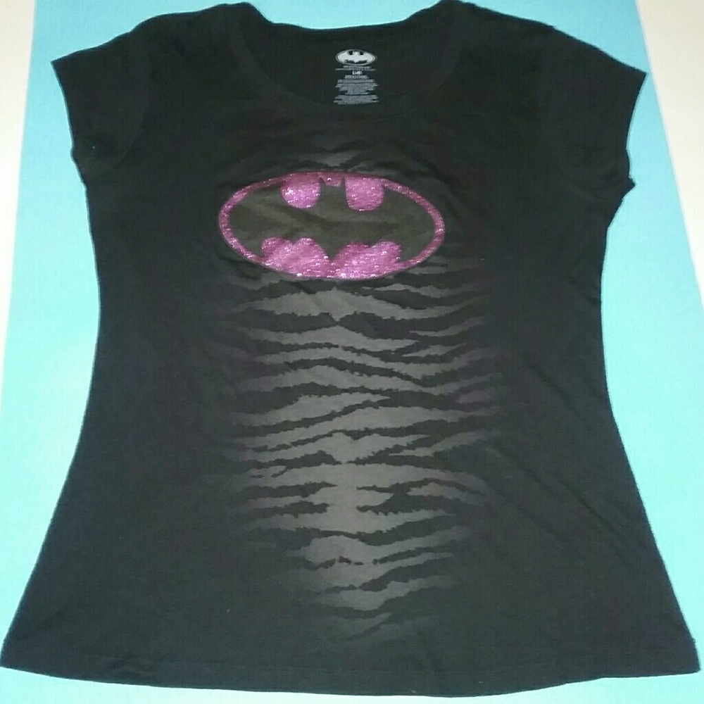 🌟Batman tee sized Large but will fit Medium🌟