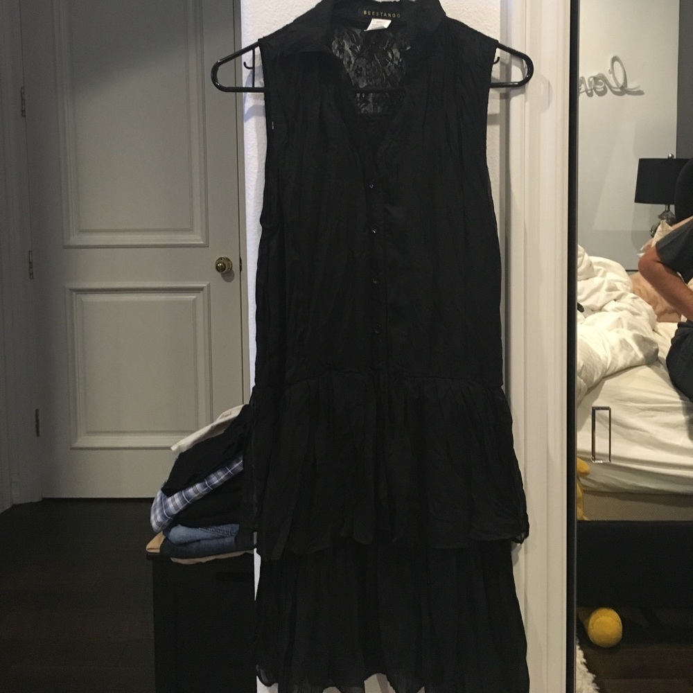 Sleeveless button down bottom layer dress
