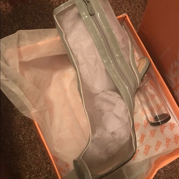 Grey Perplex Mesh Heels . Very Fashionable - Picture 3 of 4