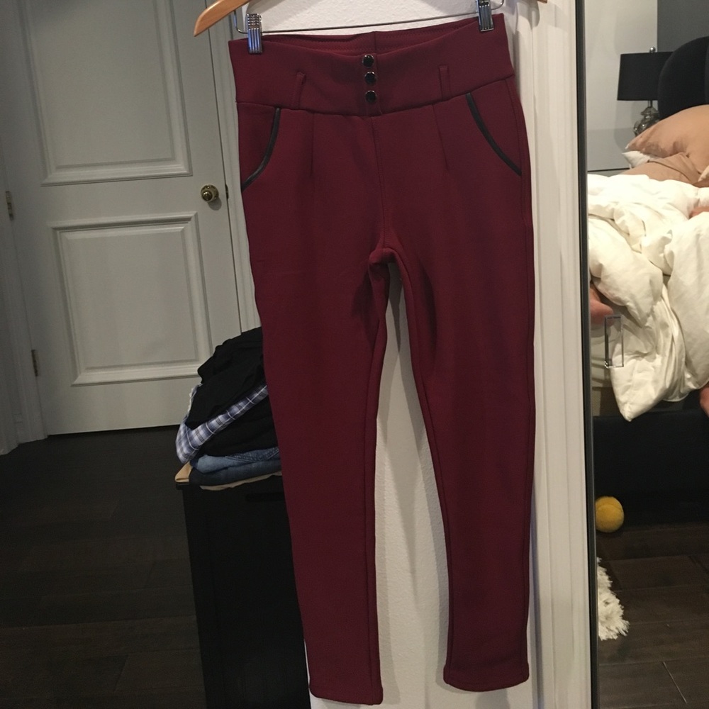 Thick maroon leggings with fleece inside
