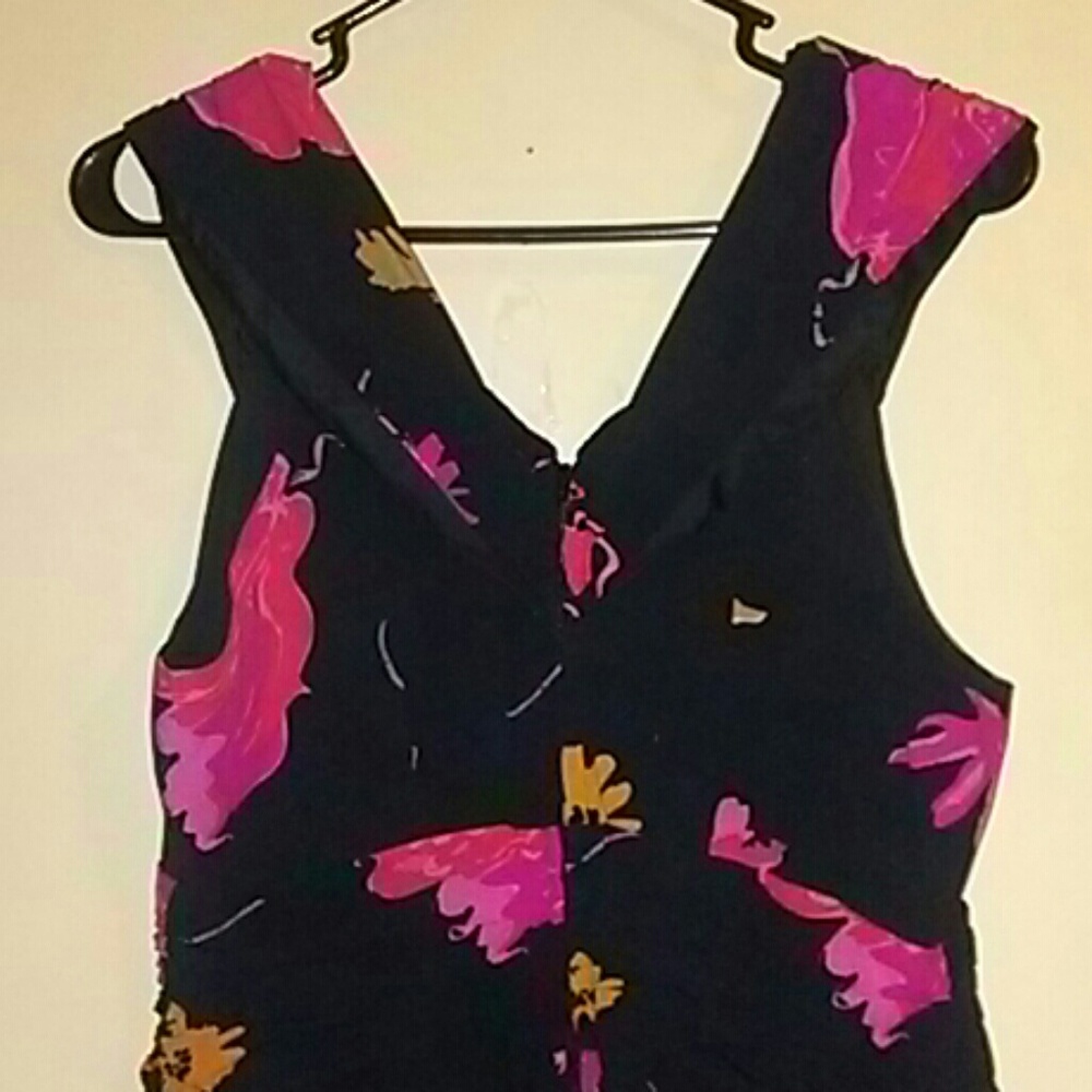 Vintage floral dress with V neckline