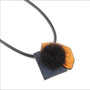 Short Pom Pom necklace