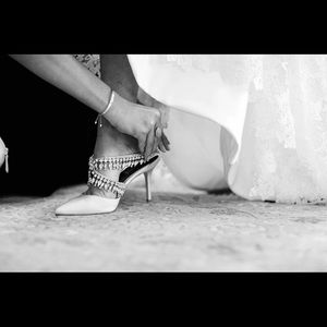 Badgley mischka "glamour" crystal pointy toe pump