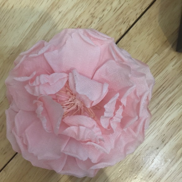 Authentic 💯 Gucci pin pink silk rose new - Picture 3 of 4