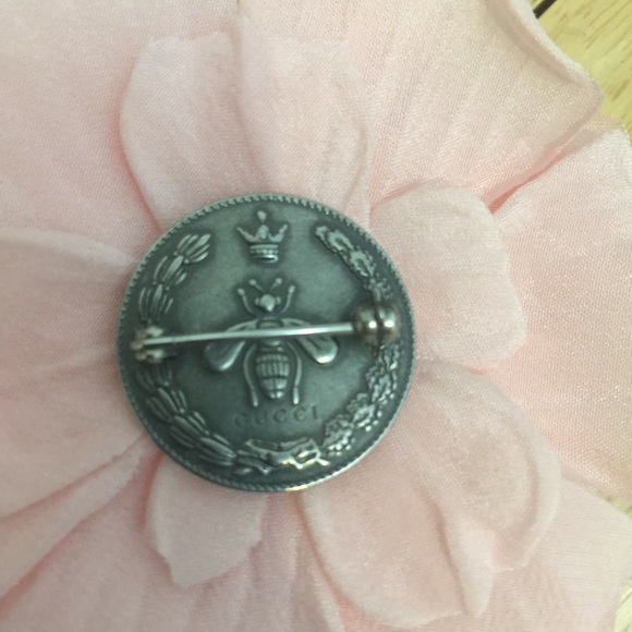 Authentic 💯 Gucci pin pink silk rose new - Picture 4 of 4