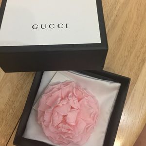 Authentic 💯 Gucci pin pink silk rose new