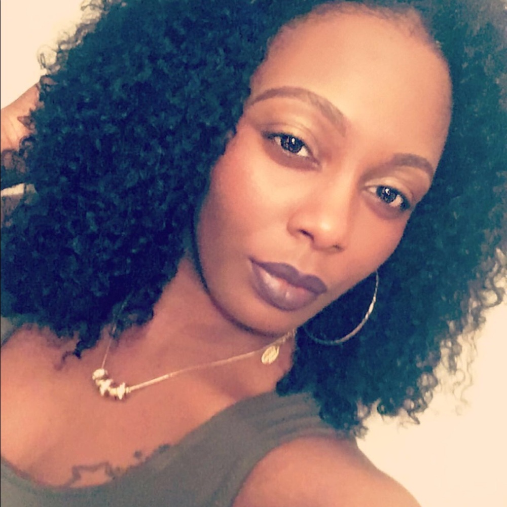 Meet your Posher, Ebony