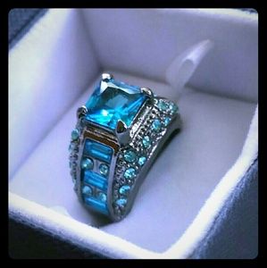🎀 Size 9 Blue Topaz black finish stunner!💍