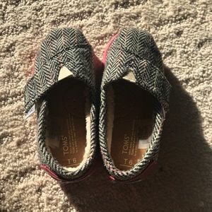 Toms 6T shoes