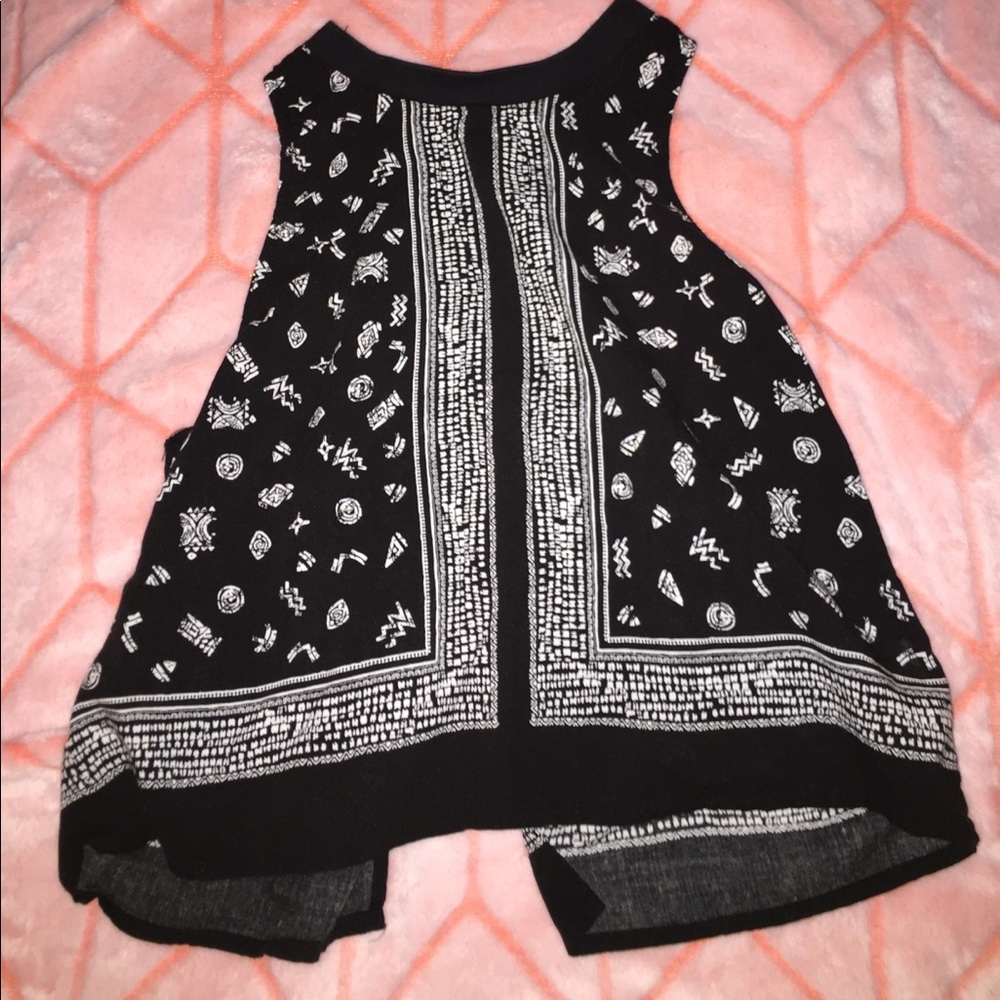 Open-Back Patterned Crop