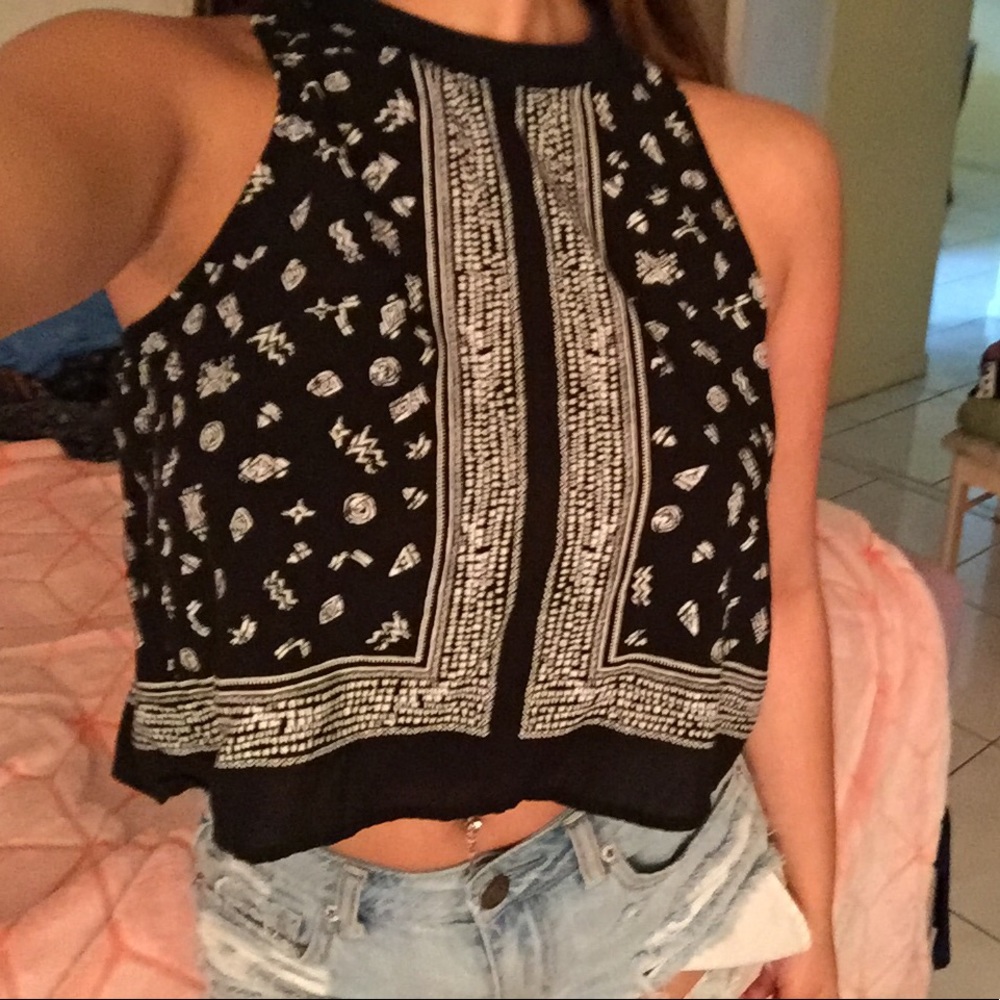 Open-Back Patterned Crop - Picture 3 of 3