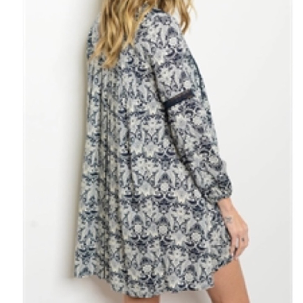 FLOWY NAVY FLORAL DRESS